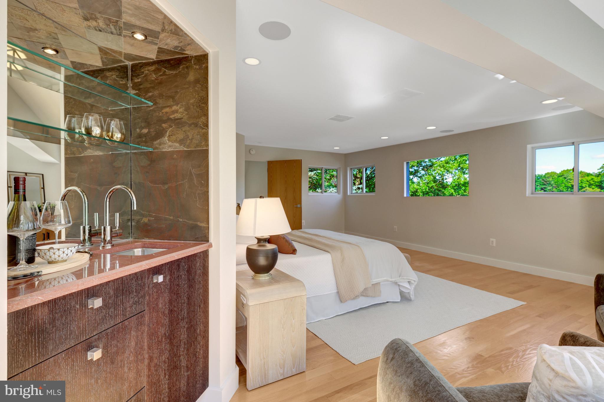 RESTON - Residential