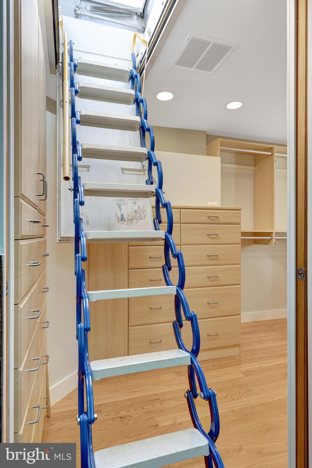 RESTON - Residential