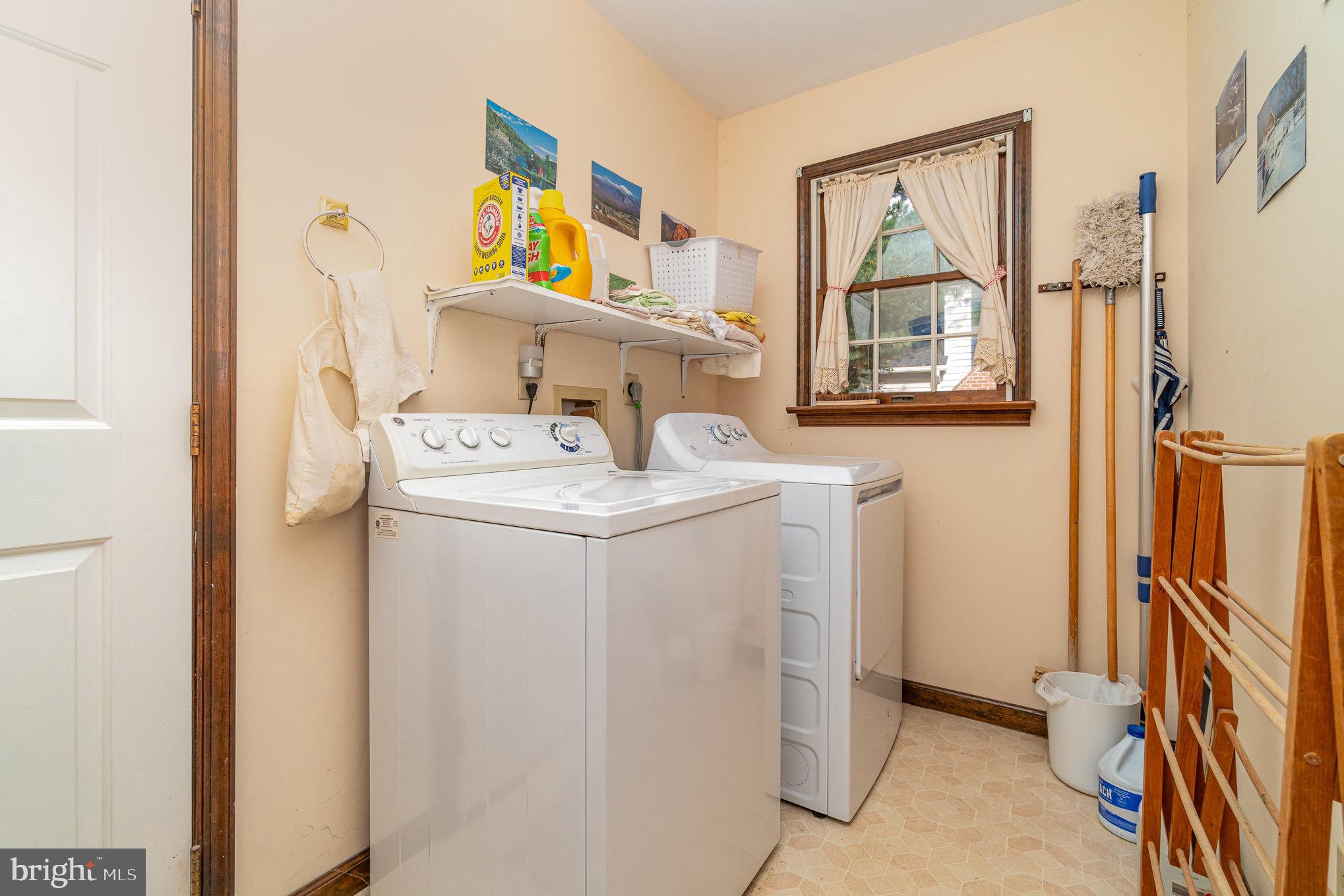 LOGAN DOWNS - Residential