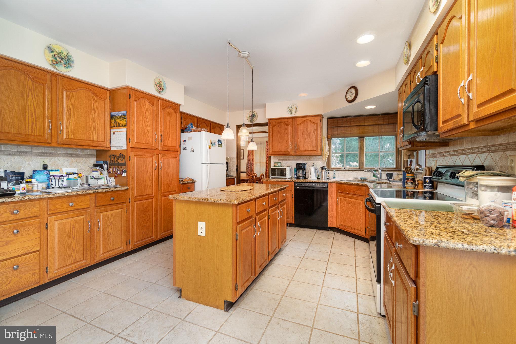 LOGAN DOWNS - Residential