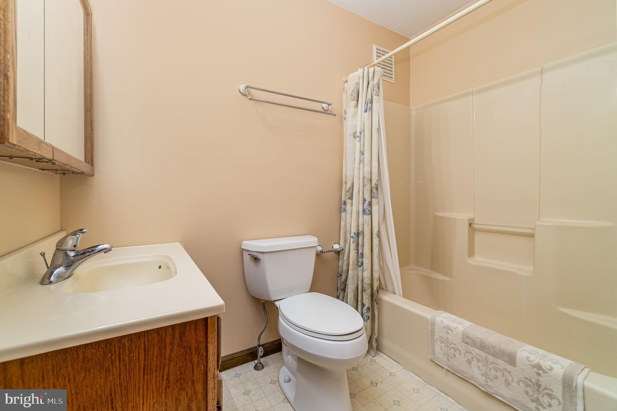 LOGAN DOWNS - Residential