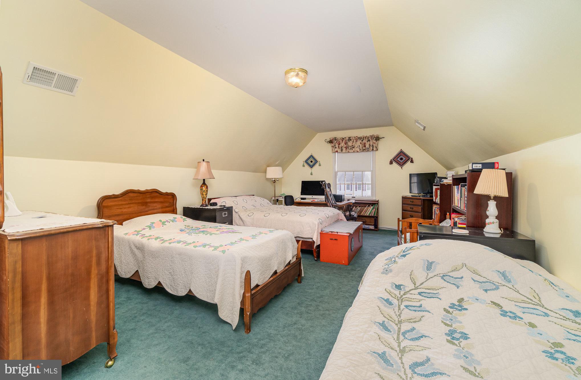 LOGAN DOWNS - Residential