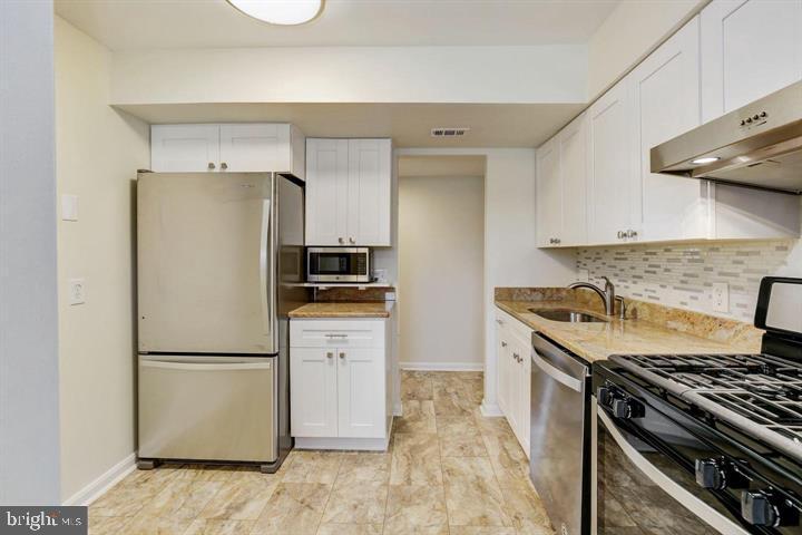 VILLAGE OF LONG REACH - Residential Lease