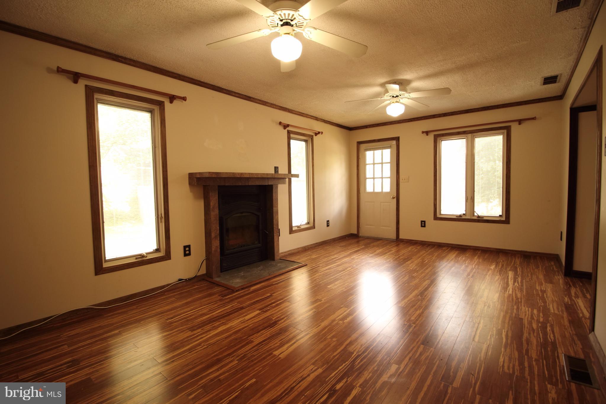 KEYS AND RUSSELL - Residential Lease