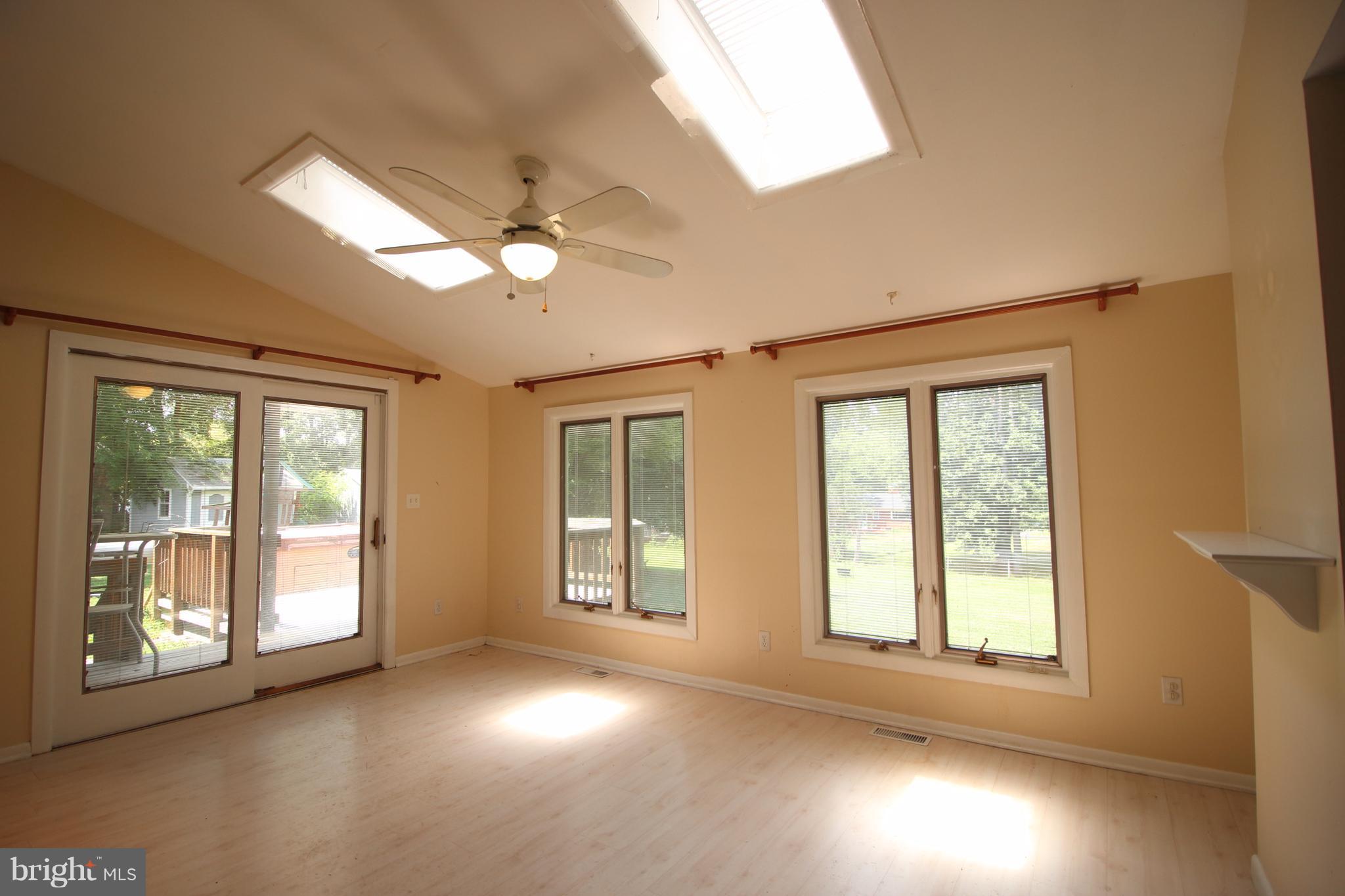 KEYS AND RUSSELL - Residential Lease