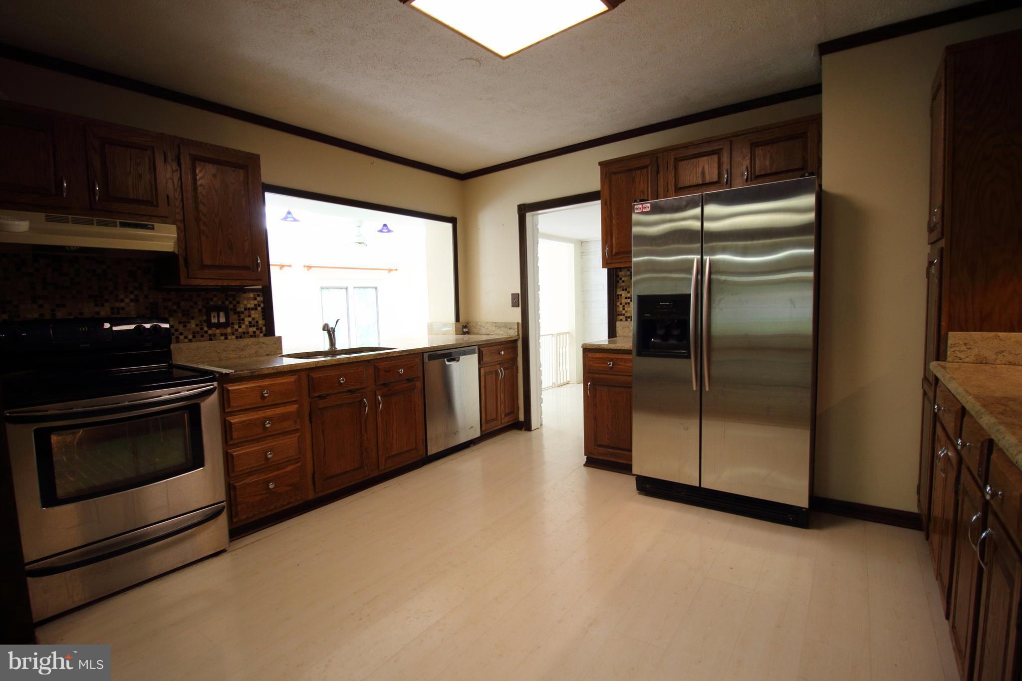 KEYS AND RUSSELL - Residential Lease