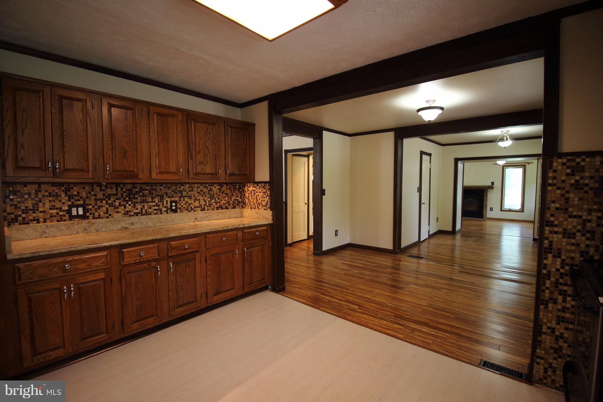 KEYS AND RUSSELL - Residential Lease