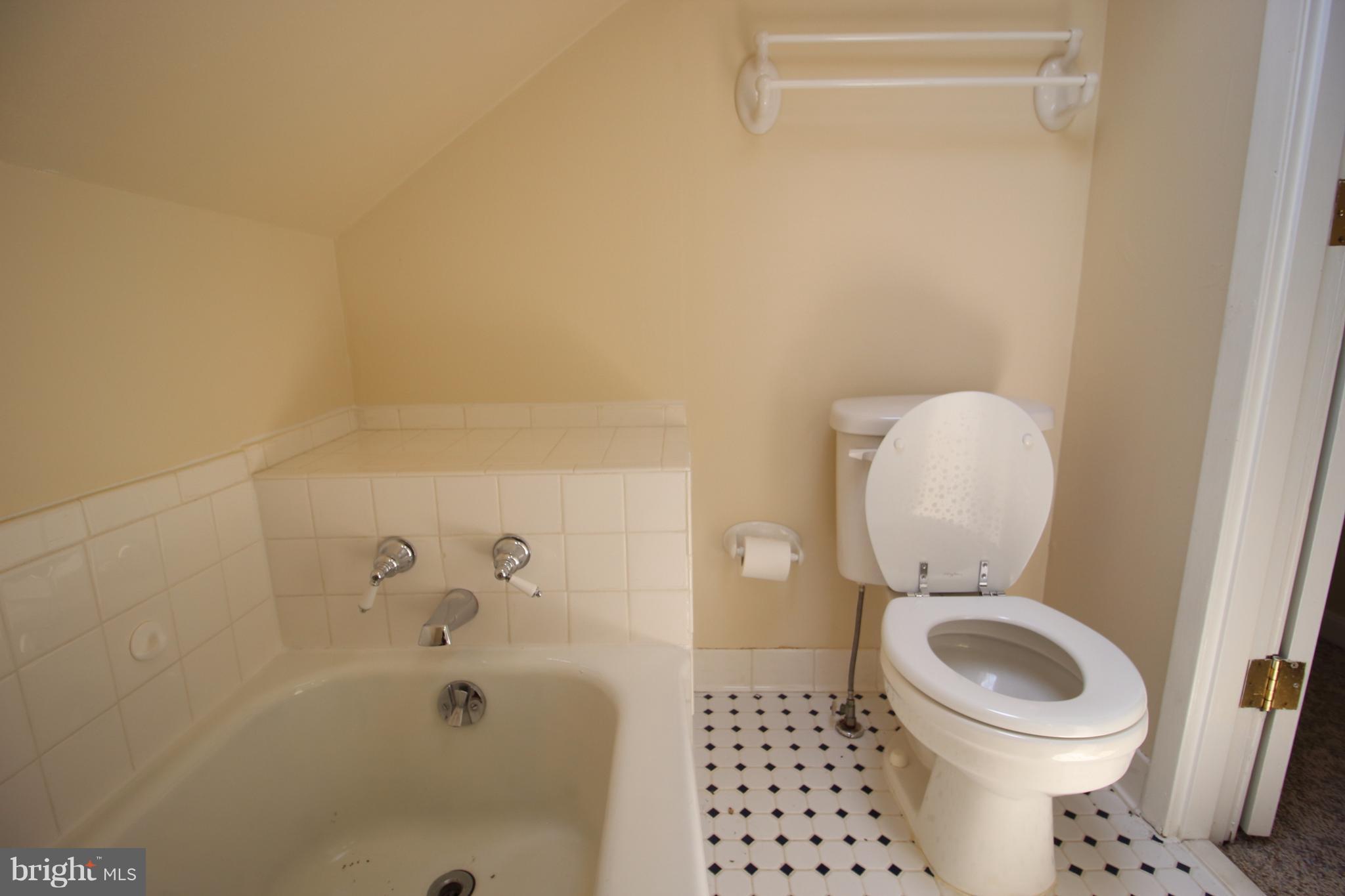 KEYS AND RUSSELL - Residential Lease