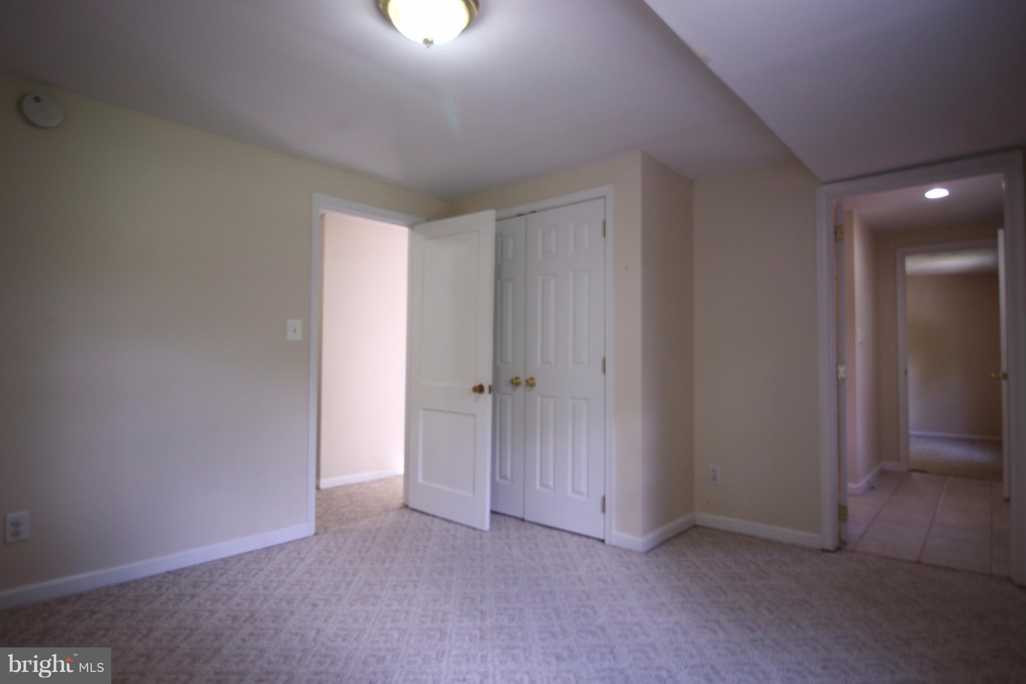 KEYS AND RUSSELL - Residential Lease