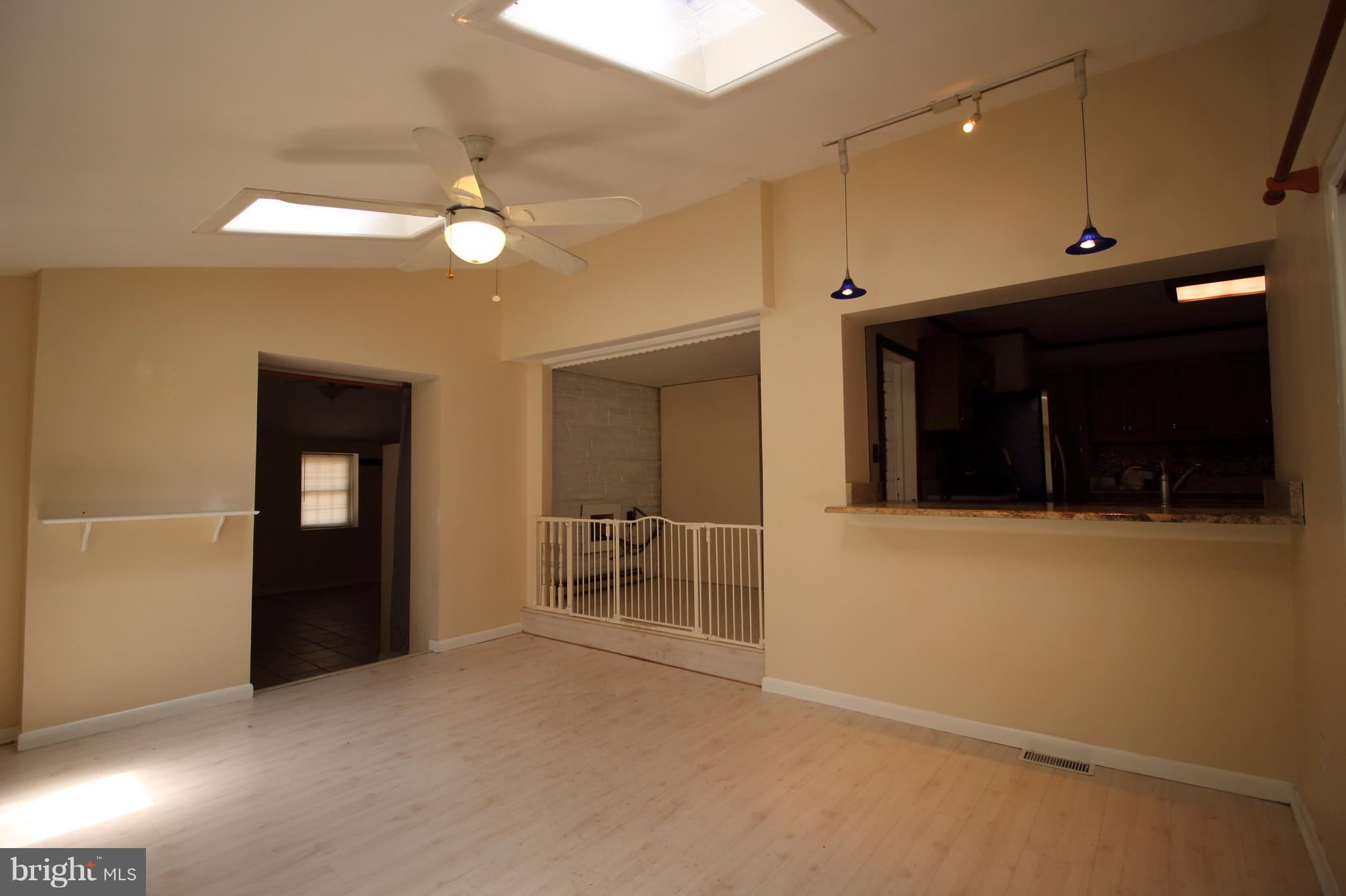 KEYS AND RUSSELL - Residential Lease