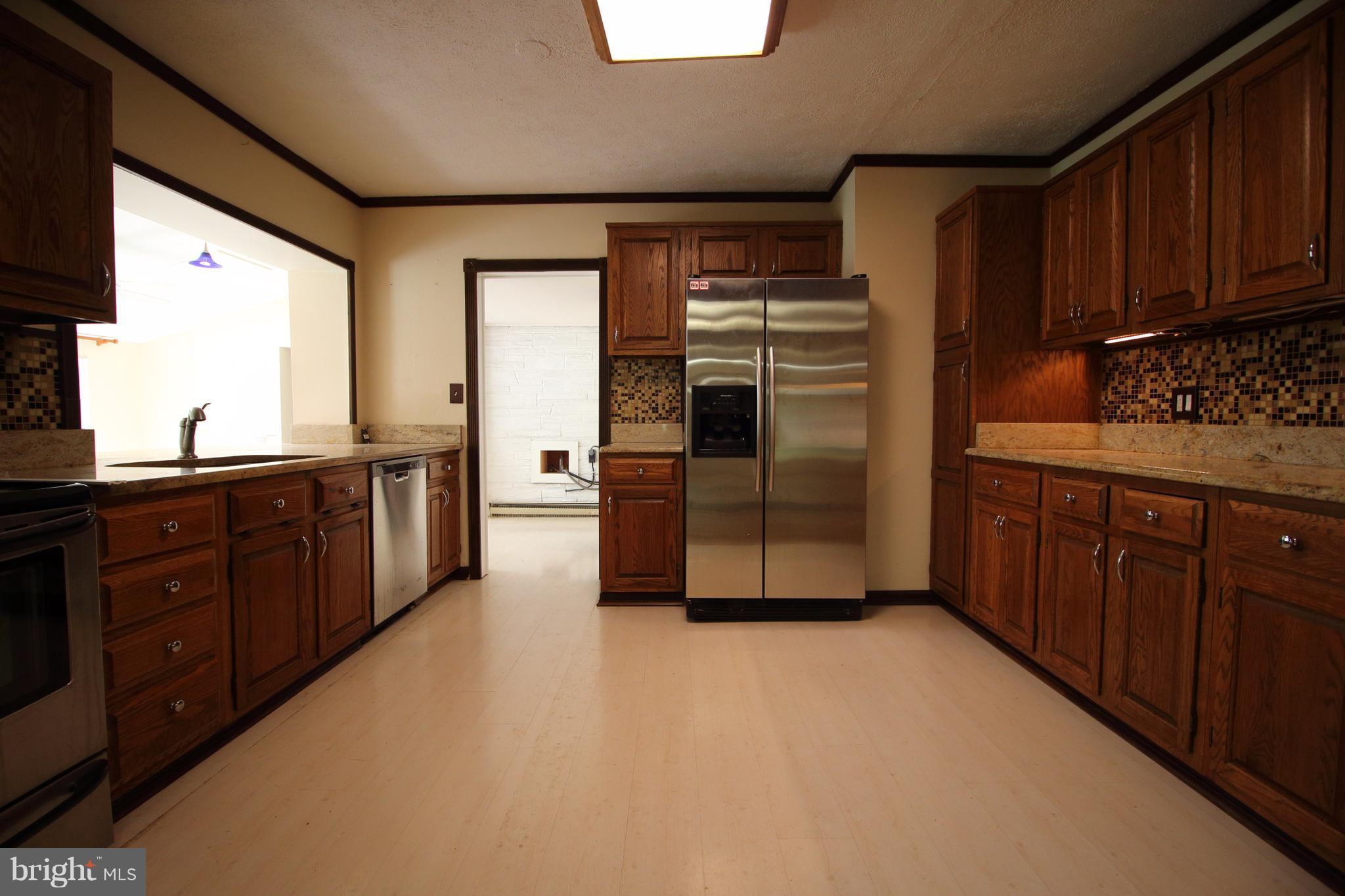 KEYS AND RUSSELL - Residential Lease