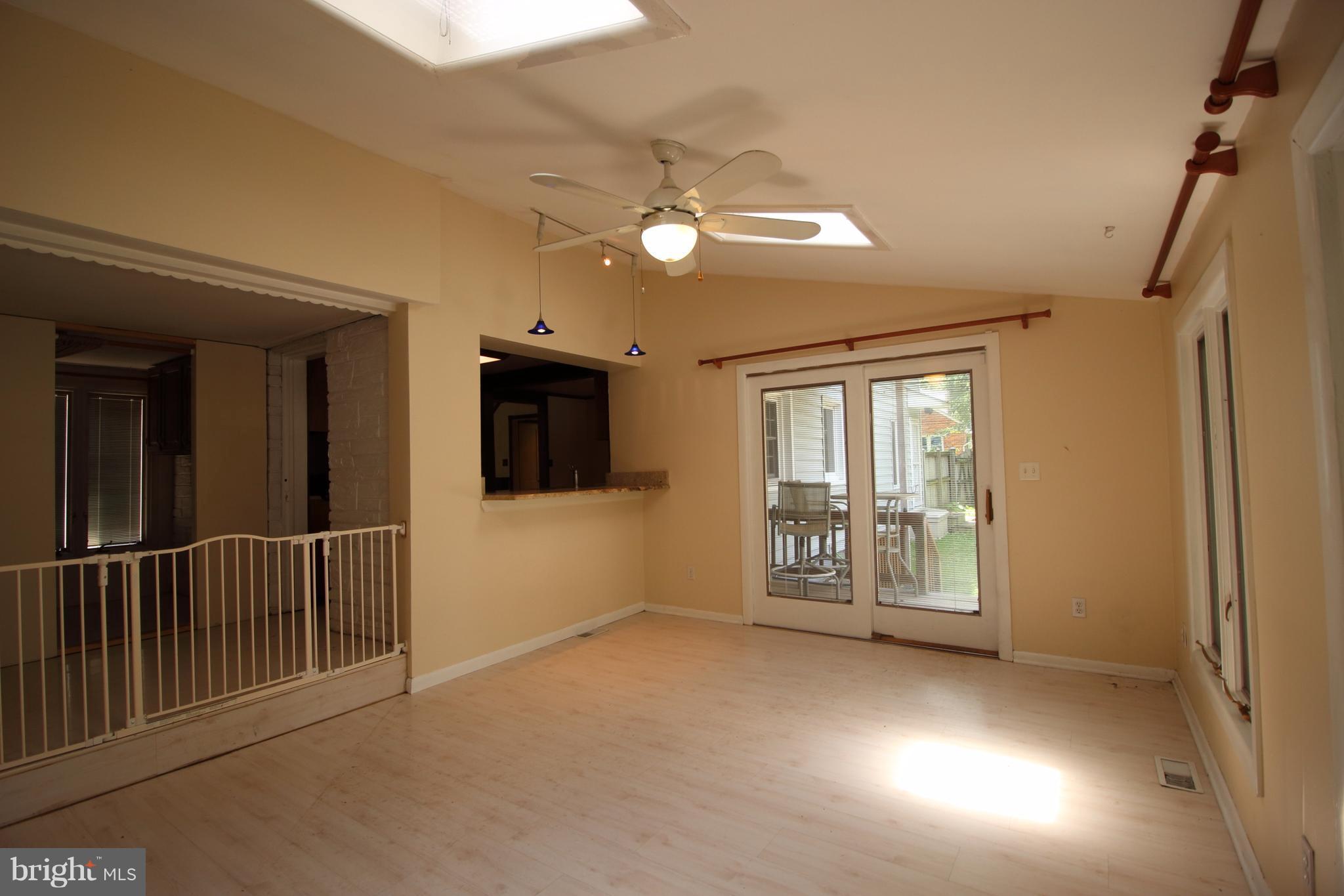 KEYS AND RUSSELL - Residential Lease