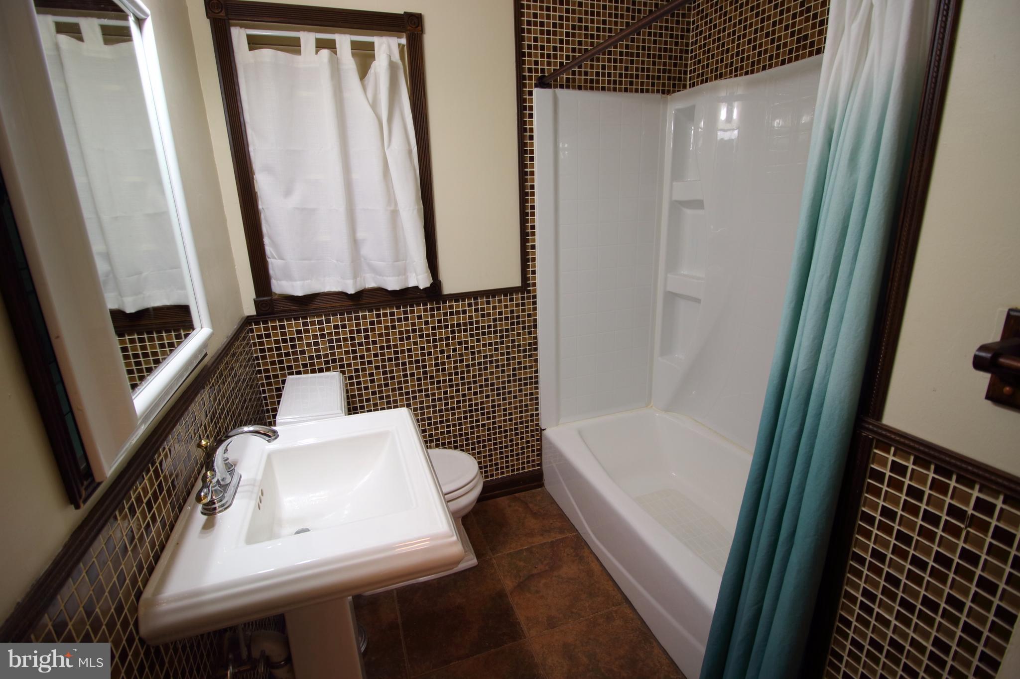 KEYS AND RUSSELL - Residential Lease