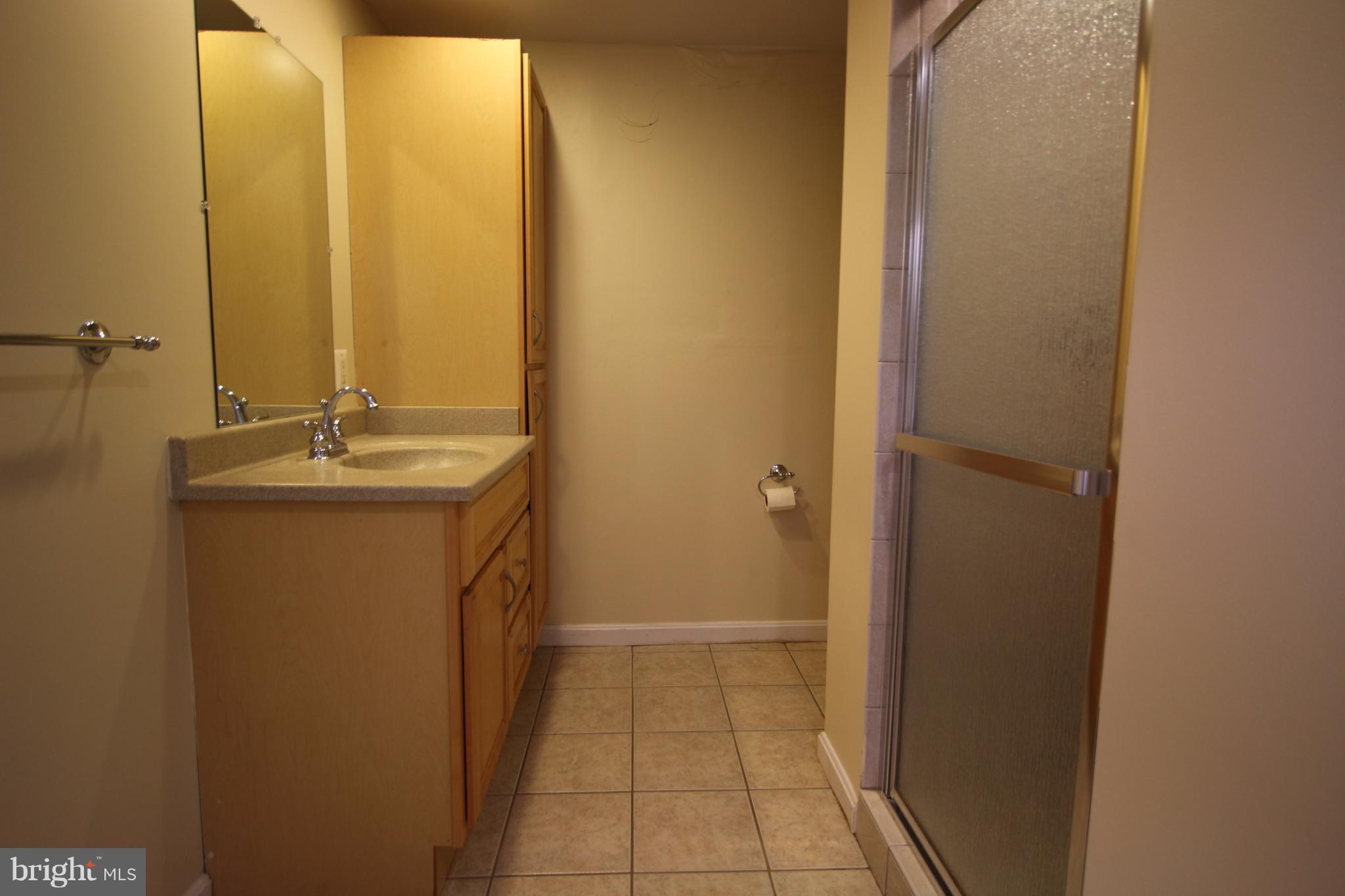 KEYS AND RUSSELL - Residential Lease