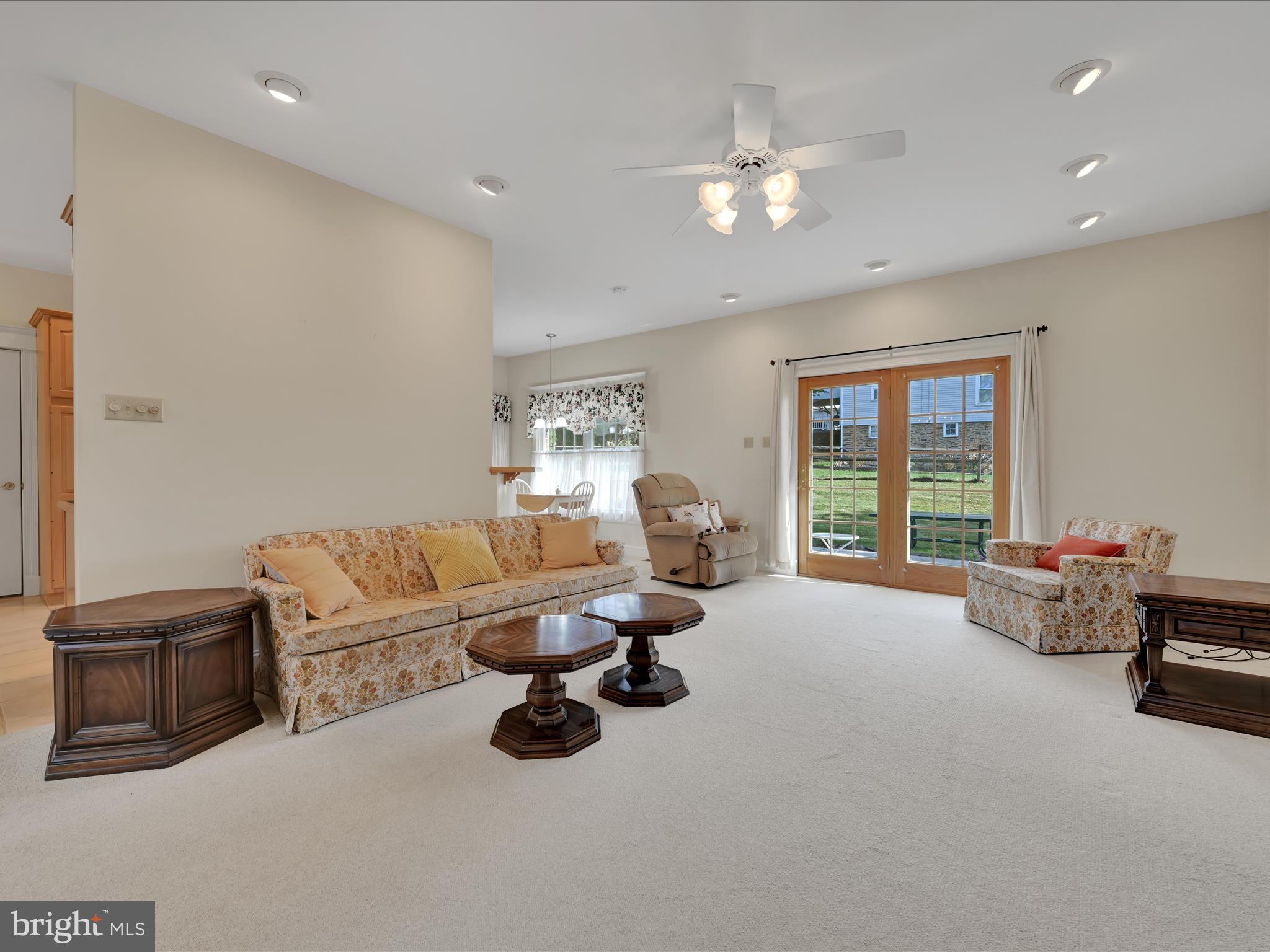 725 WASHINGTON STREET