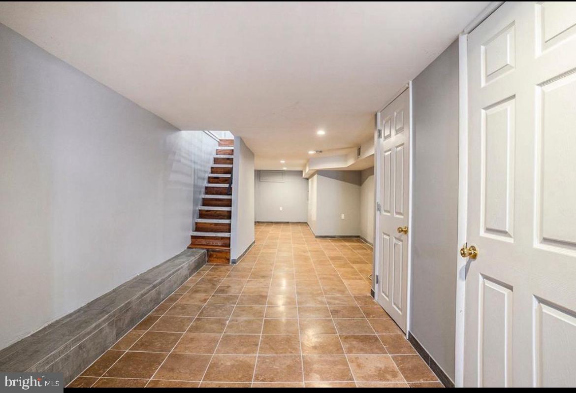 PORT RICHMOND - Residential Lease