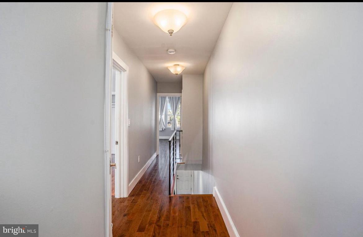 PORT RICHMOND - Residential Lease