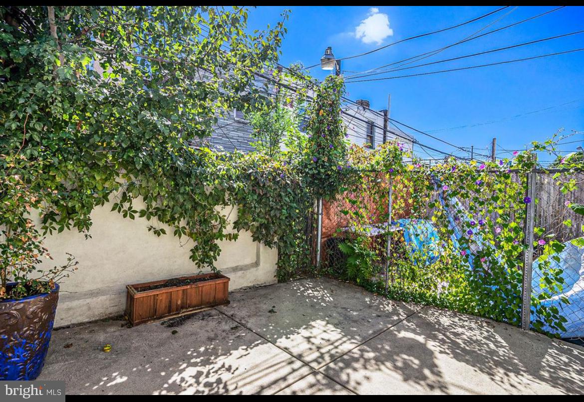 PORT RICHMOND - Residential Lease