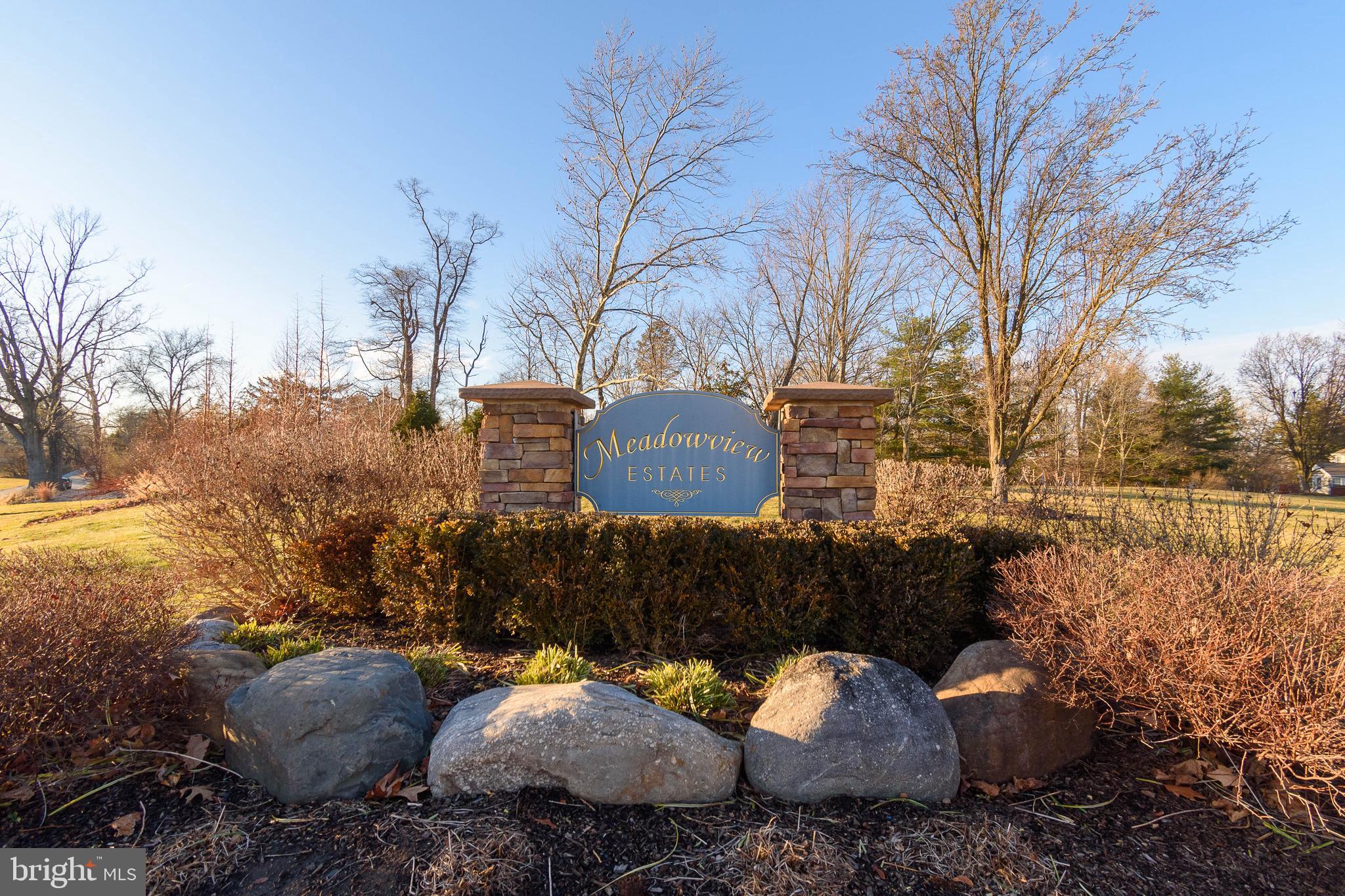 MEADOW VIEW ESTS - Residential Lease