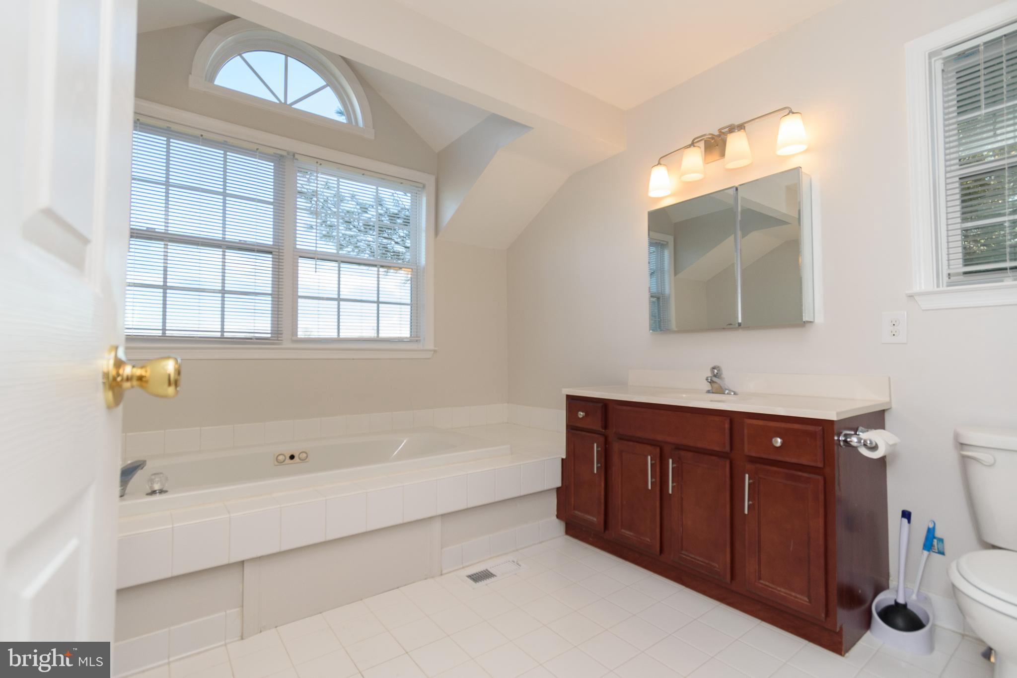 MEADOW VIEW ESTS - Residential Lease