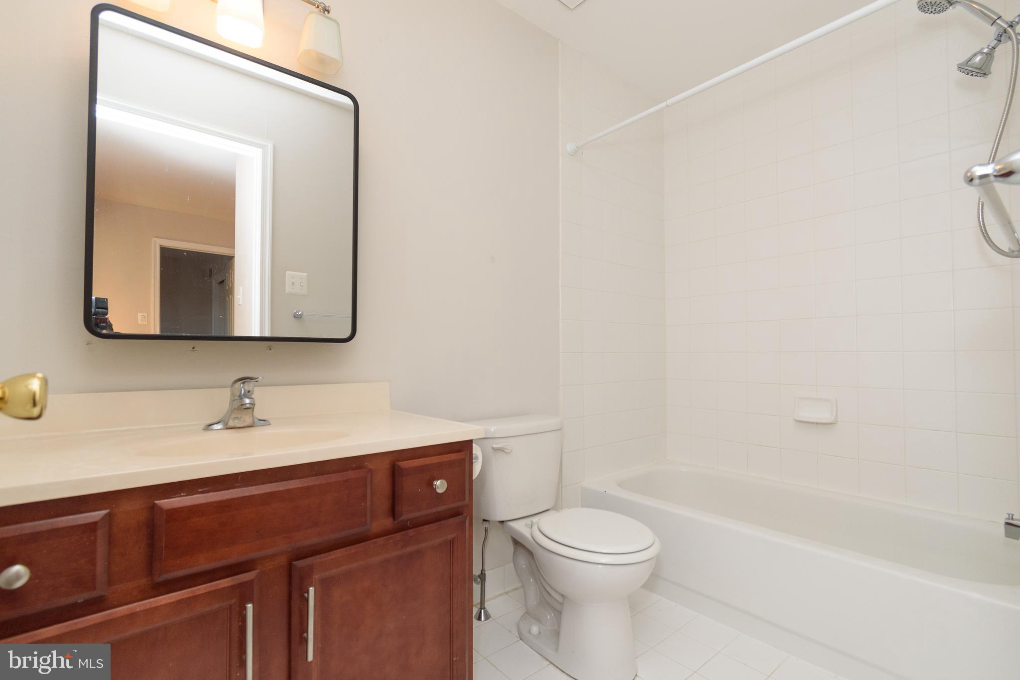 MEADOW VIEW ESTS - Residential Lease