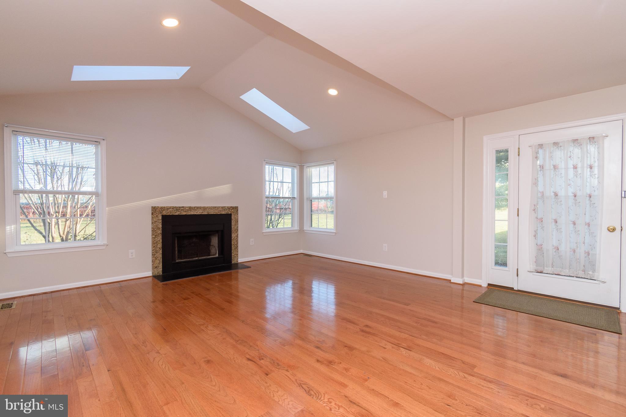 MEADOW VIEW ESTS - Residential Lease