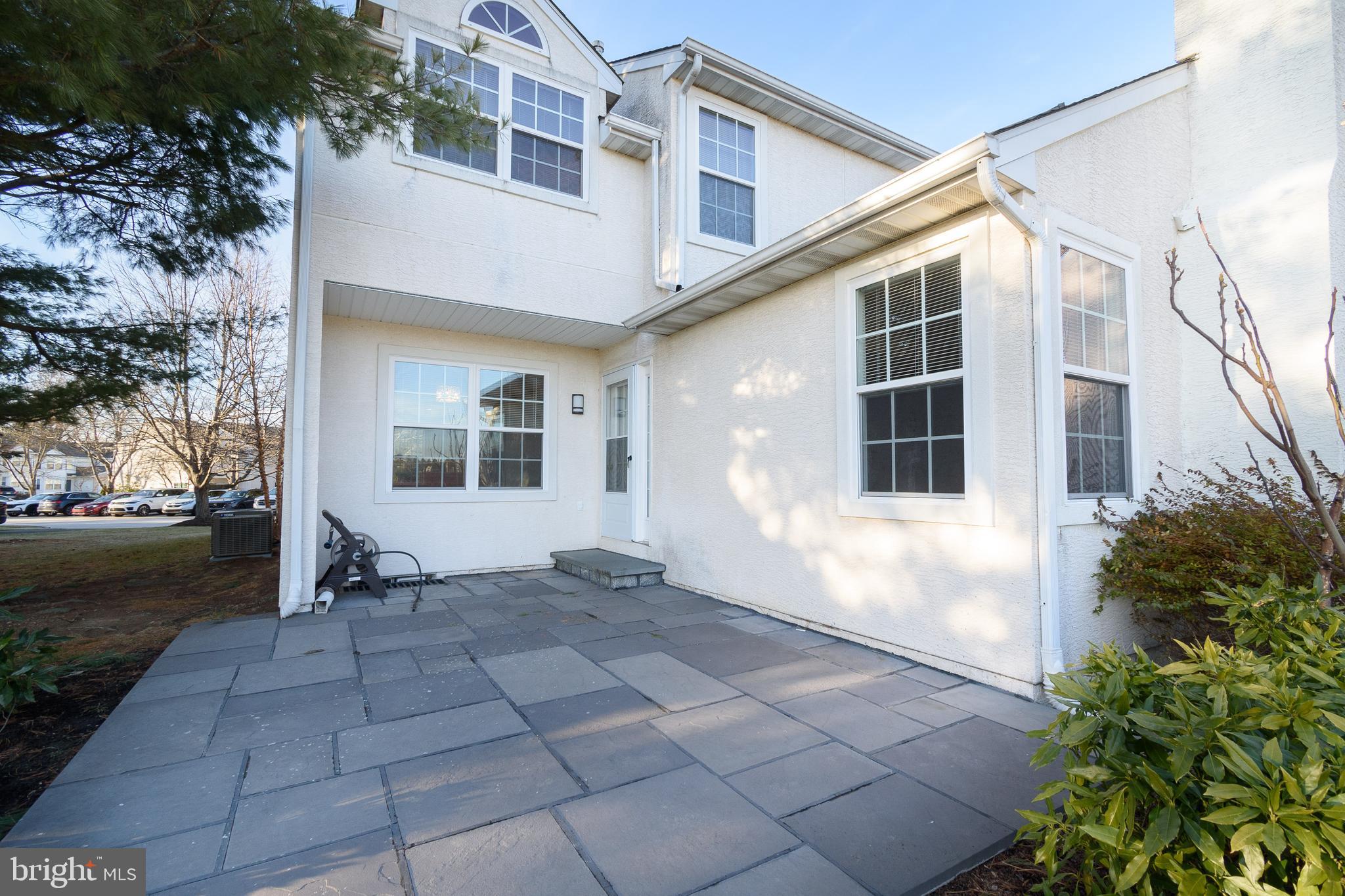 MEADOW VIEW ESTS - Residential Lease