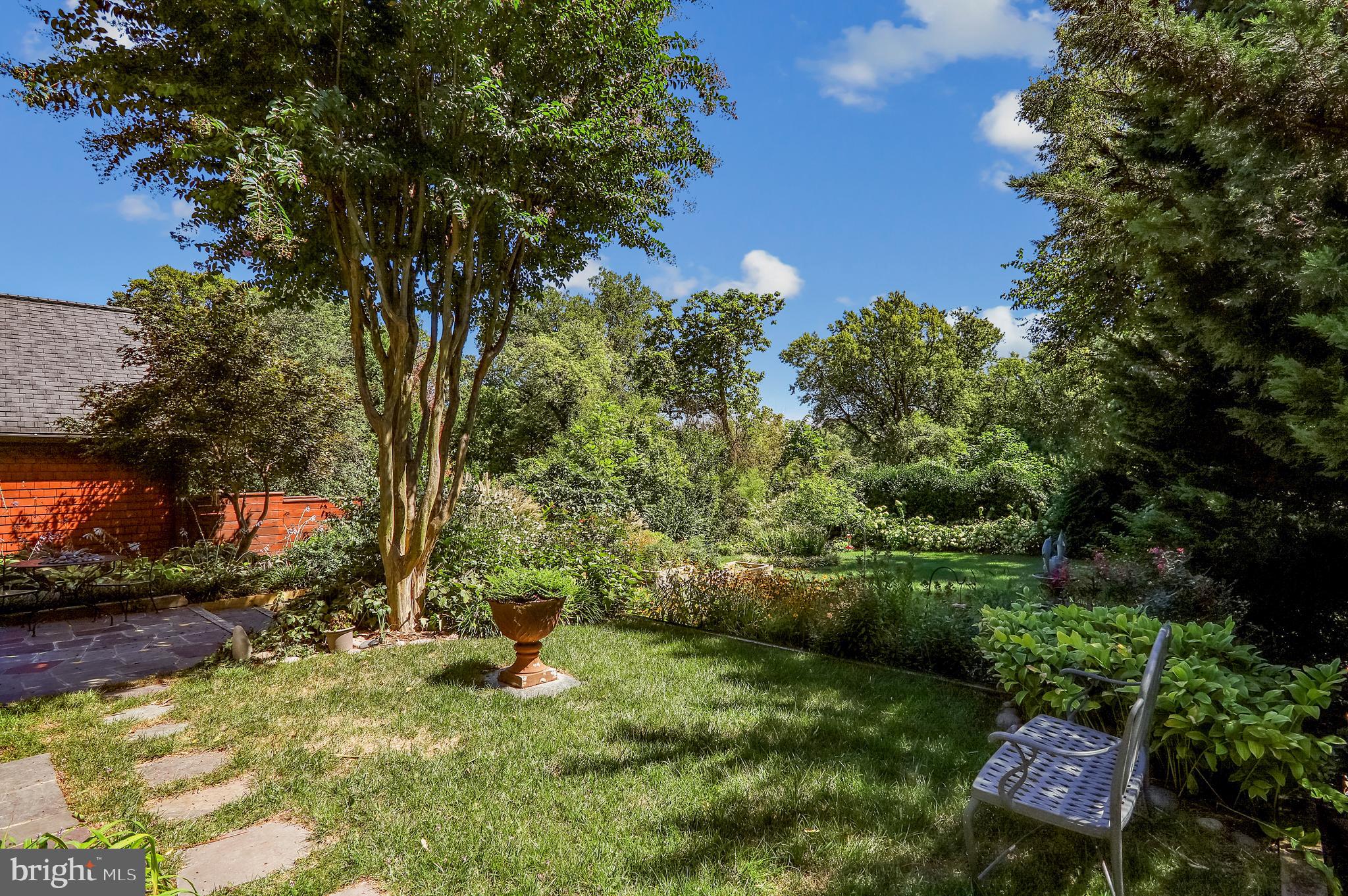 WOODSIDE PARK - Residential