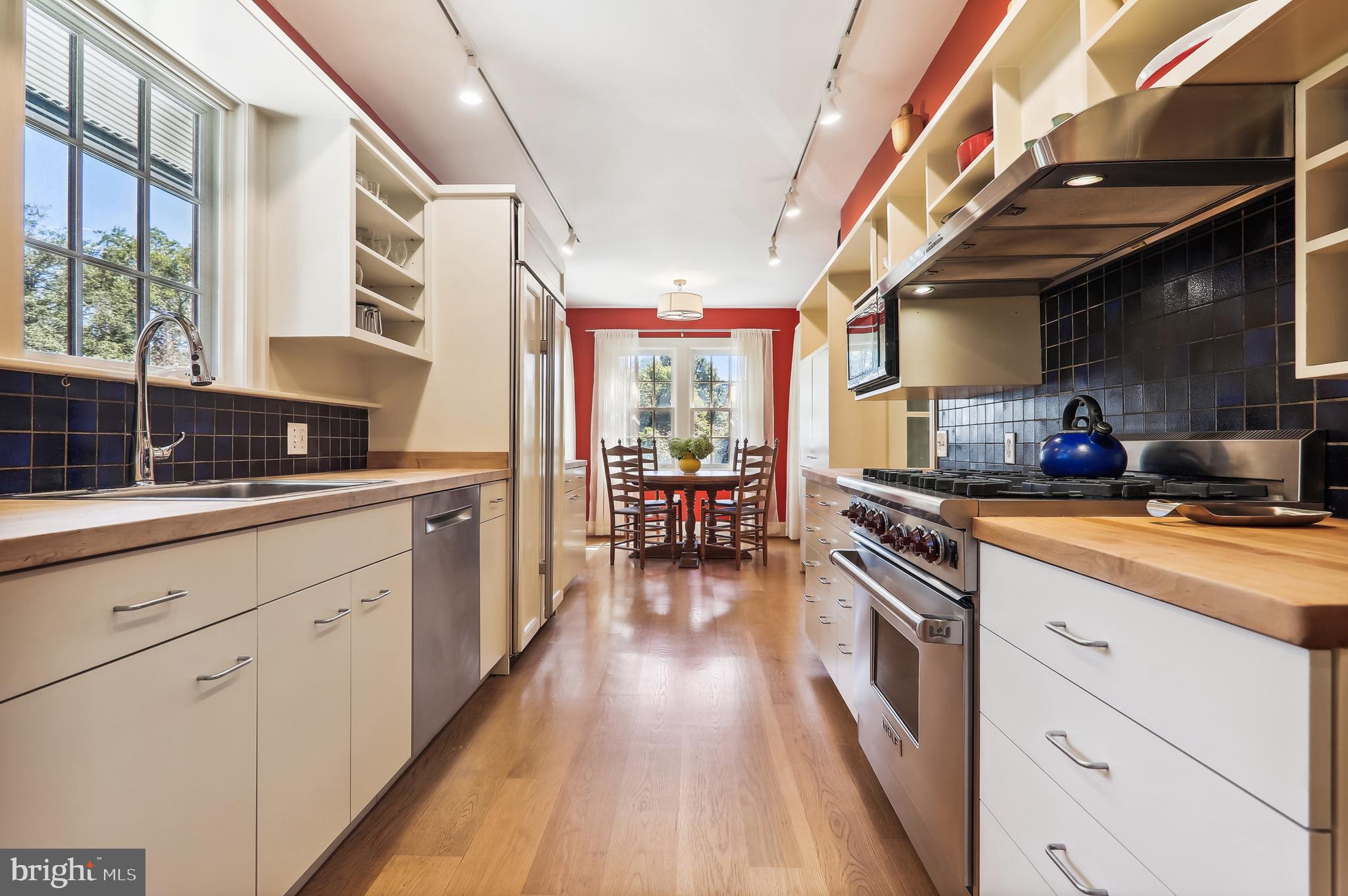 WOODSIDE PARK - Residential