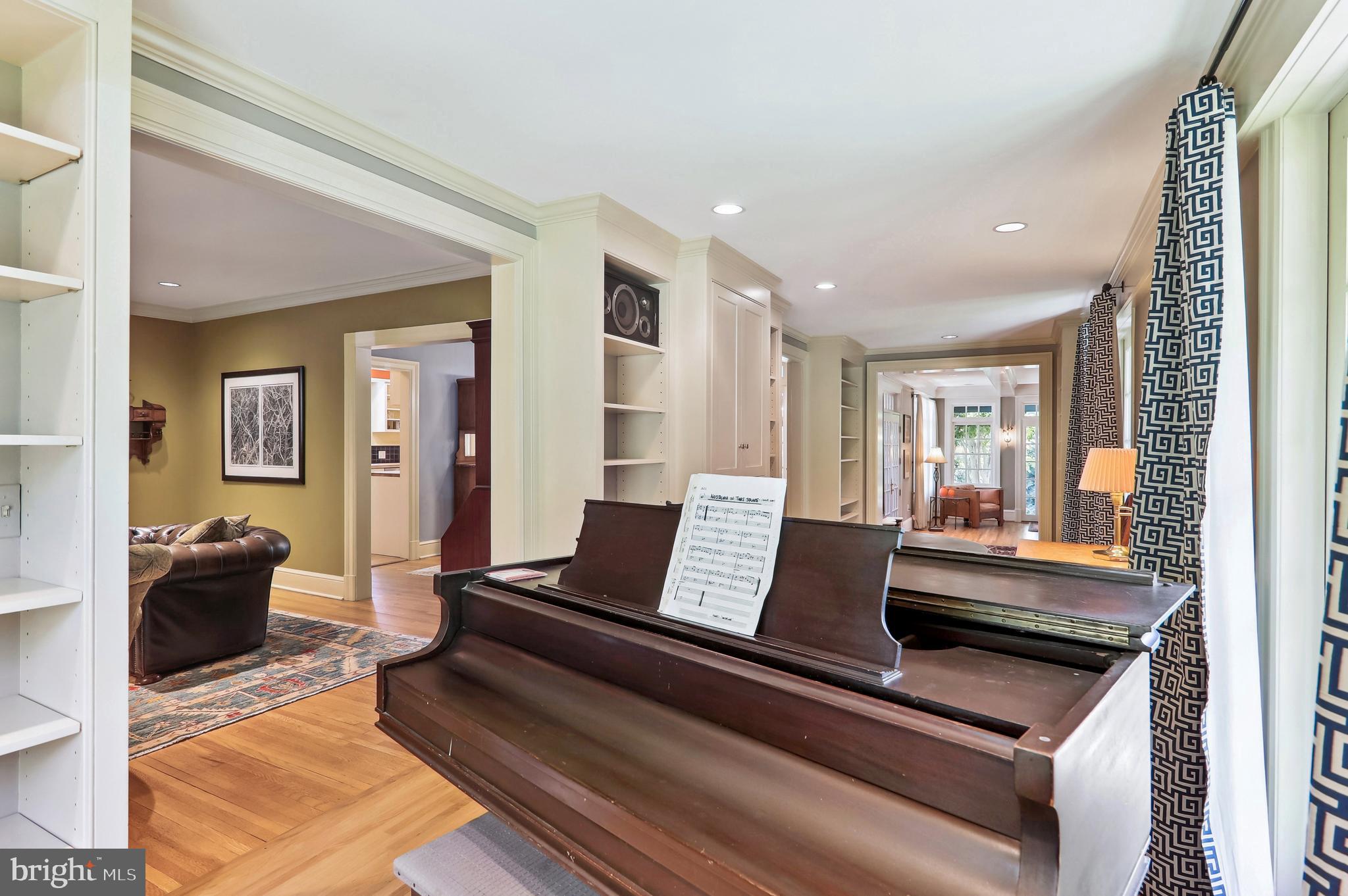 WOODSIDE PARK - Residential