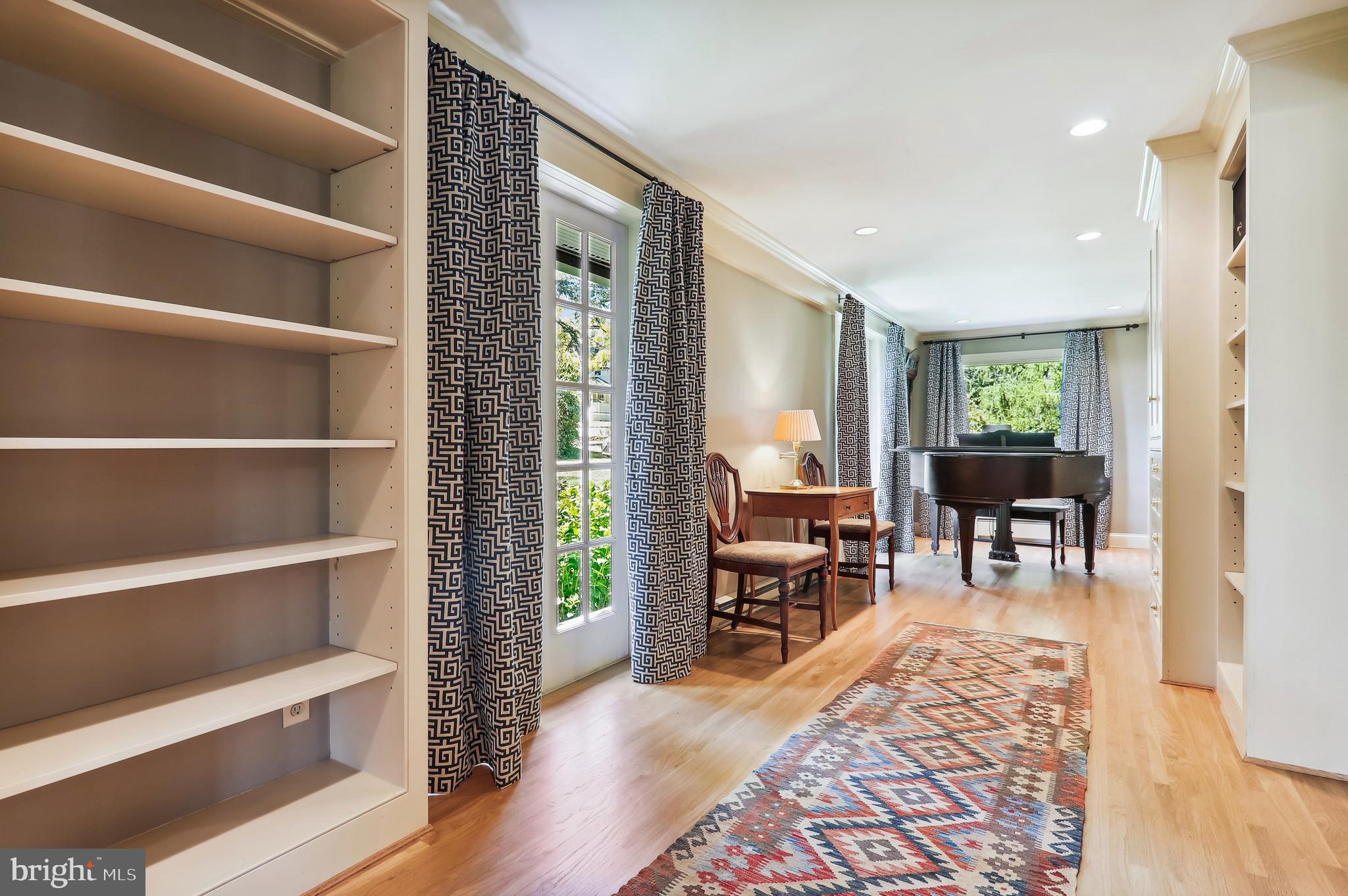 WOODSIDE PARK - Residential