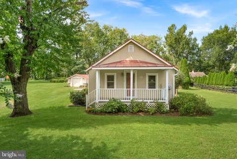 Homes For Sale - 35121 Bloomfield Road<br/> ROUND HILL, VA 20141