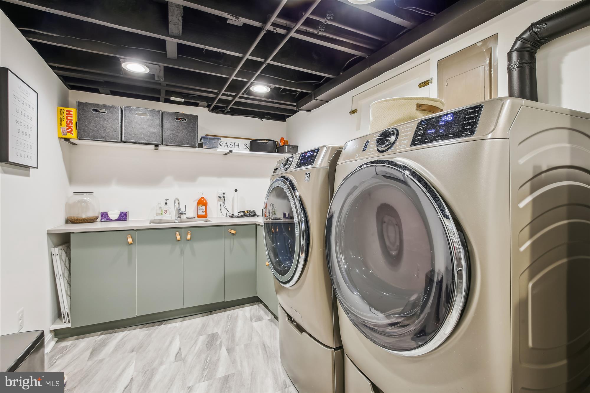 FALLS HILL - Residential Lease