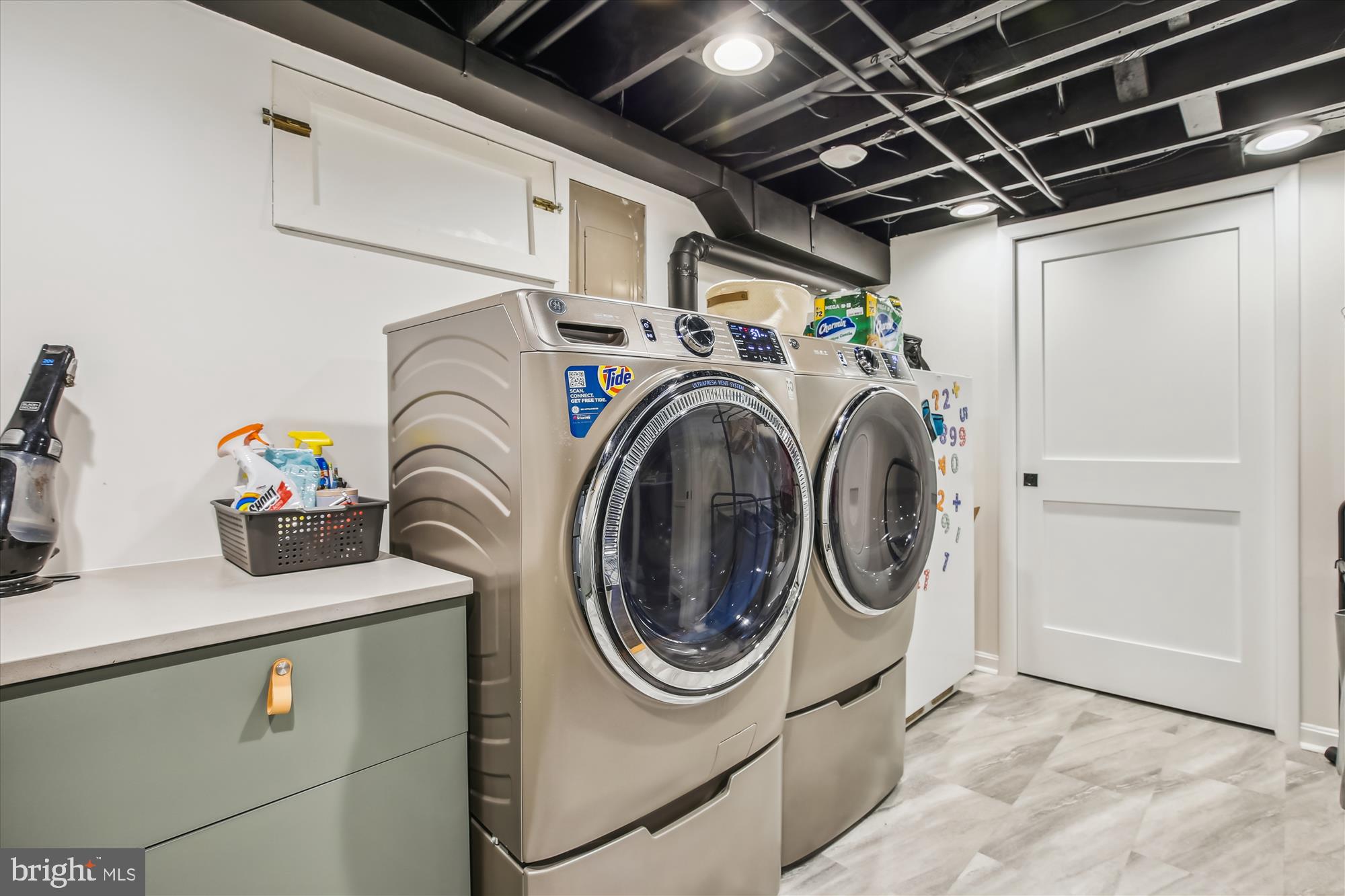 FALLS HILL - Residential Lease