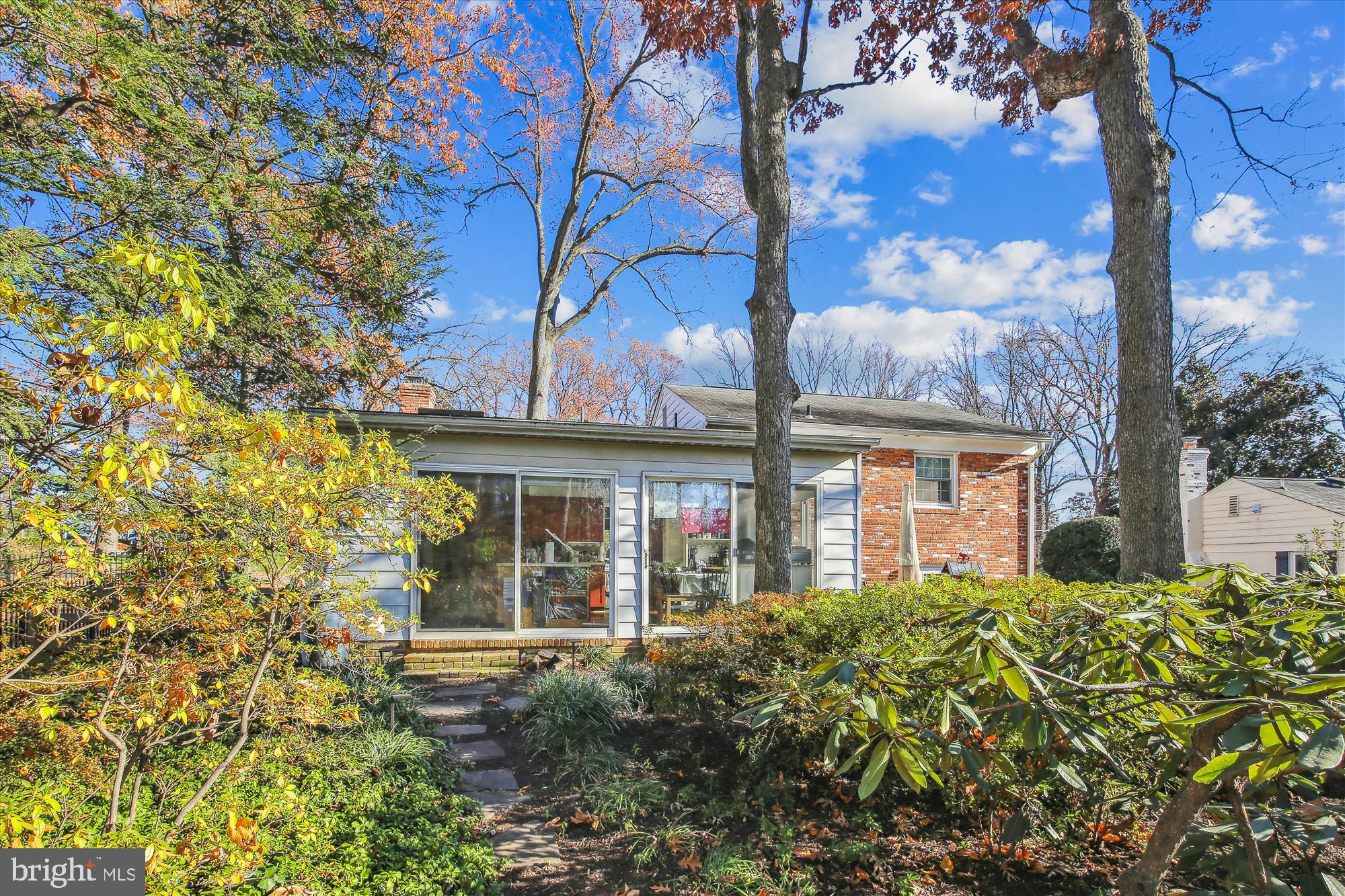 FALLS HILL - Residential Lease