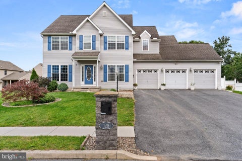 Homes For Sale - 128 S Thistledown Drive<br/> Lebanon County, PALMYRA, PA 17078