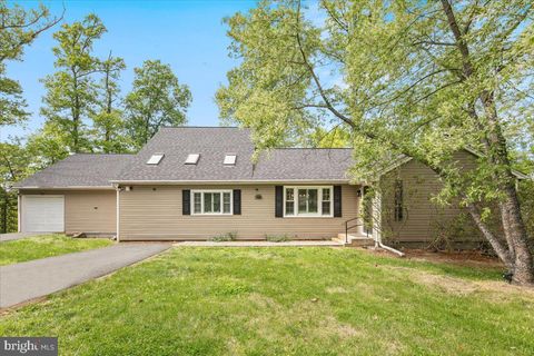 Photo of 3700 Woodley Drive, ALEXANDRIA, VA 22309 (MLS # VAFX2303390)