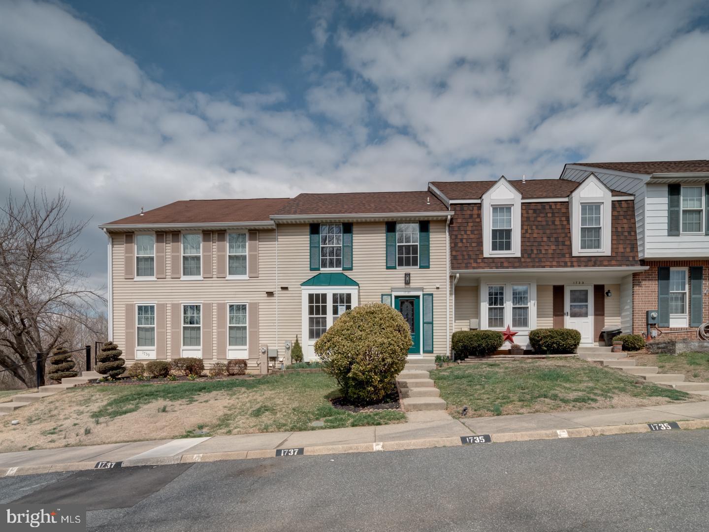 VILLAGE AT THOMAS RUN - Residential