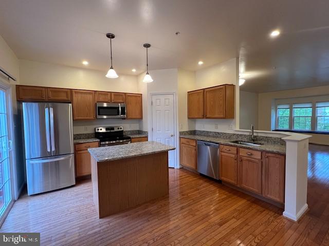 TWIN ARCH CROSSING - Residential Lease