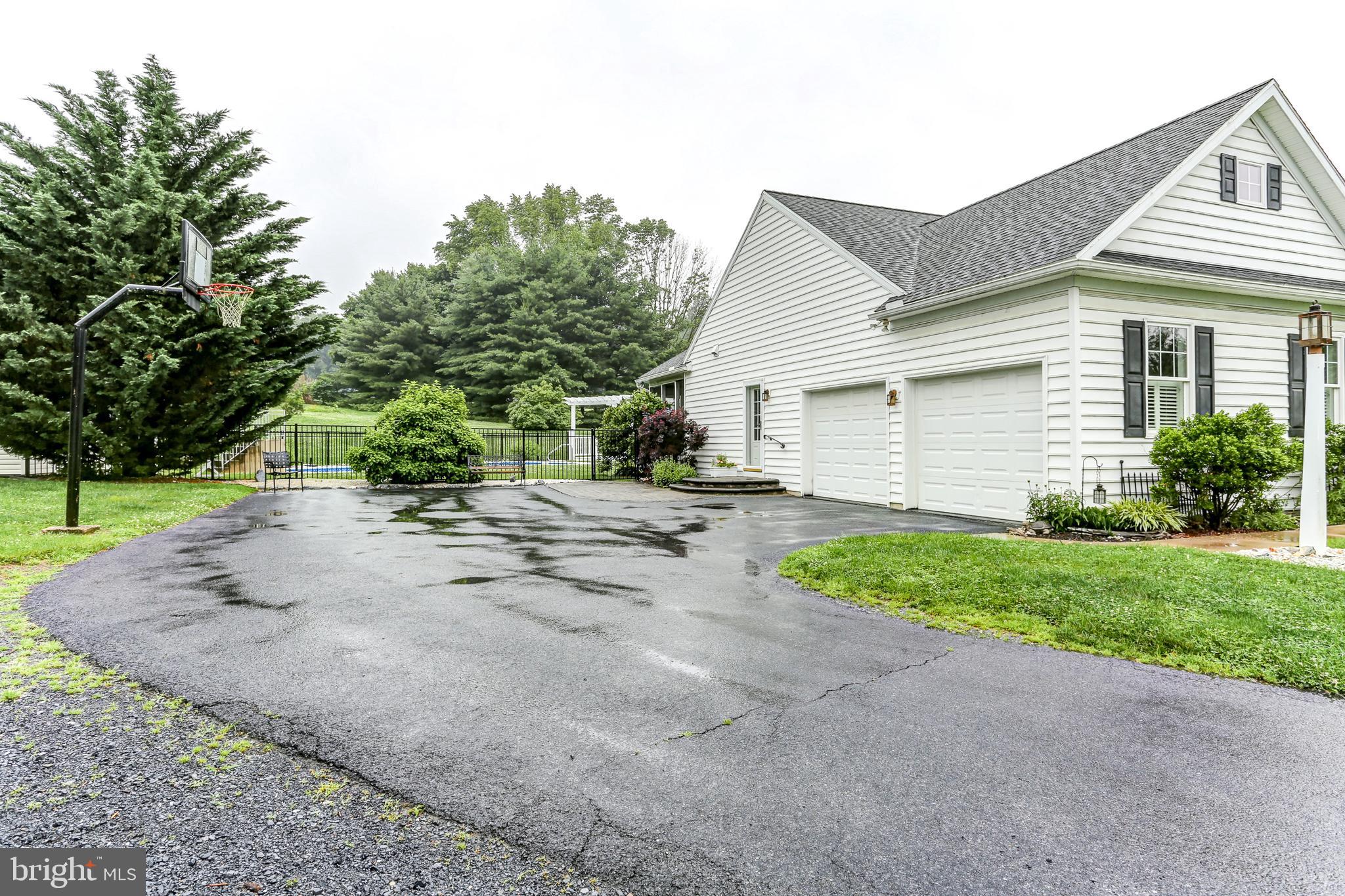 BRICKERVILLE - Residential