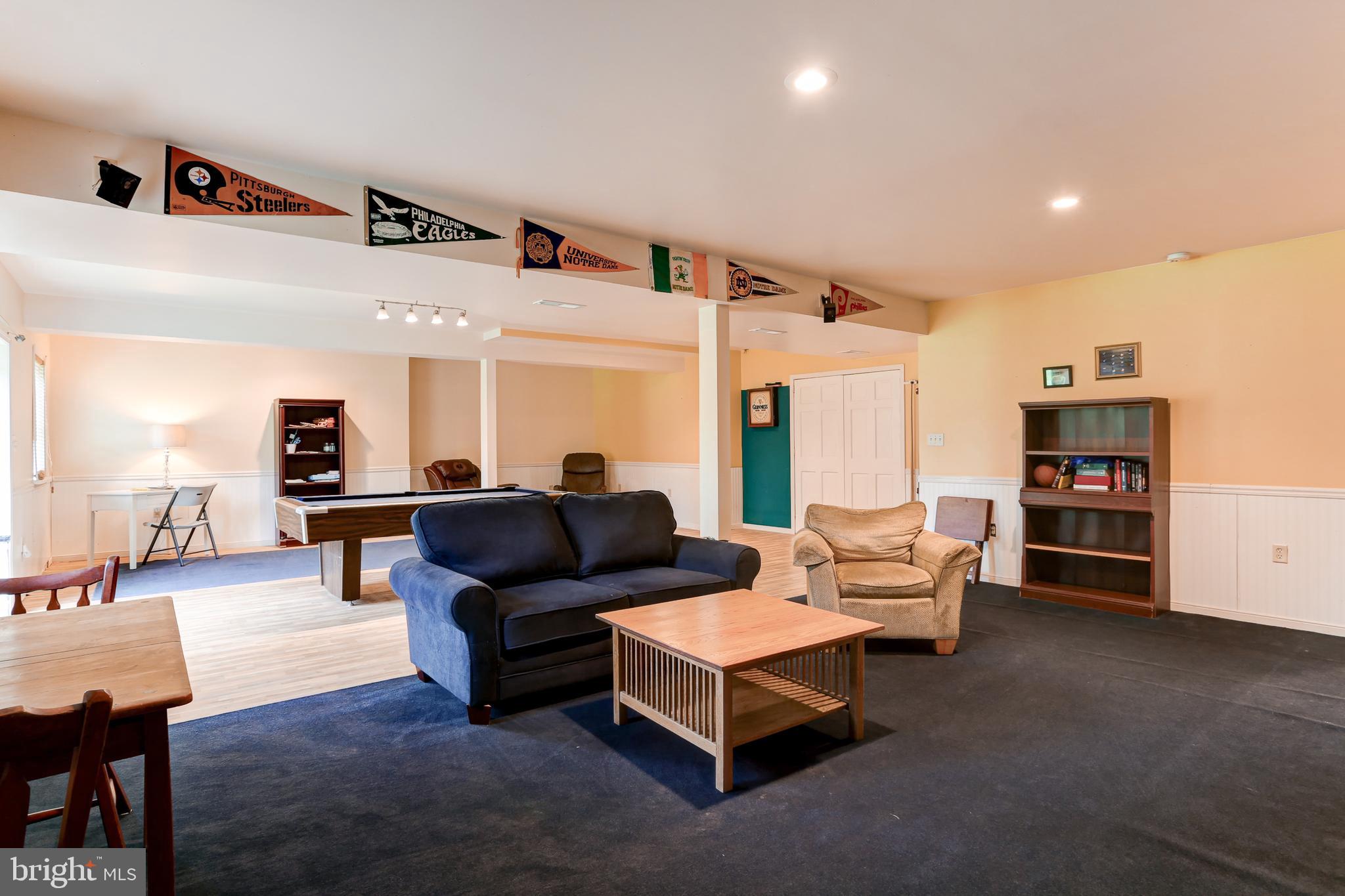 BRICKERVILLE - Residential