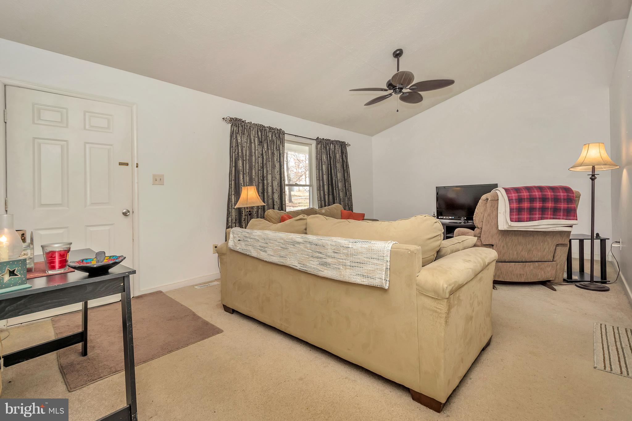 LAKE LAND - Residential