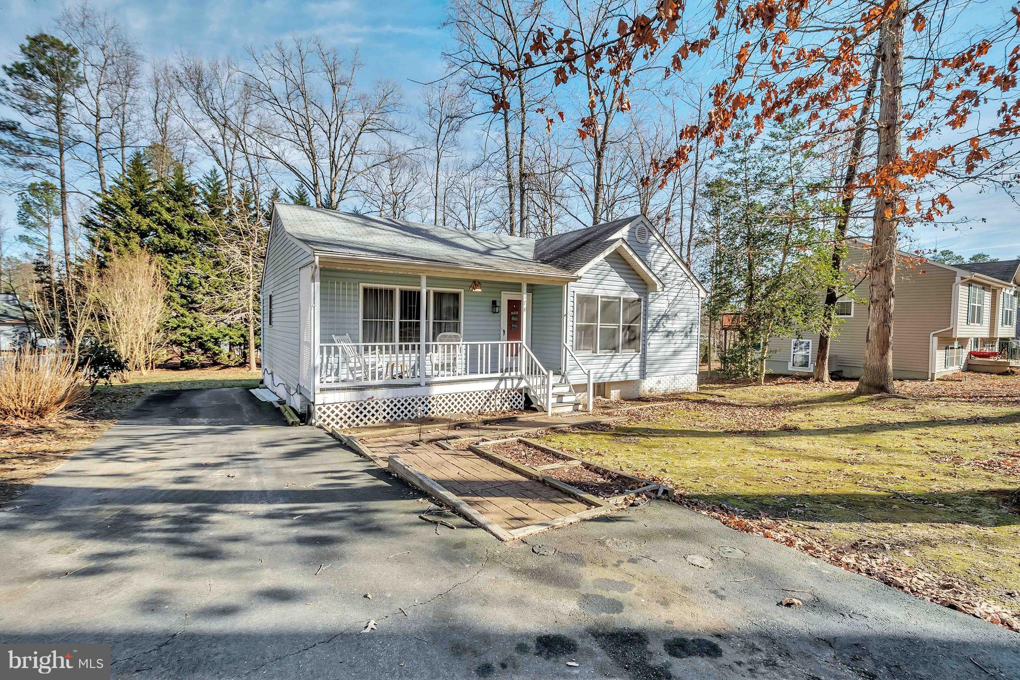 LAKE LAND - Residential