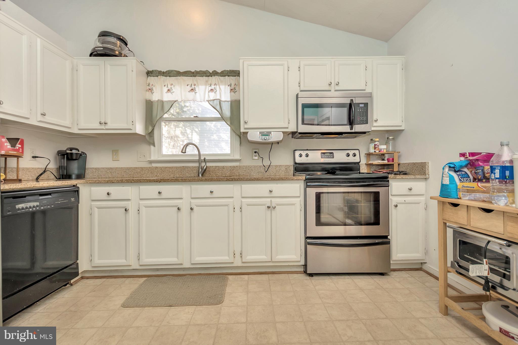 LAKE LAND - Residential