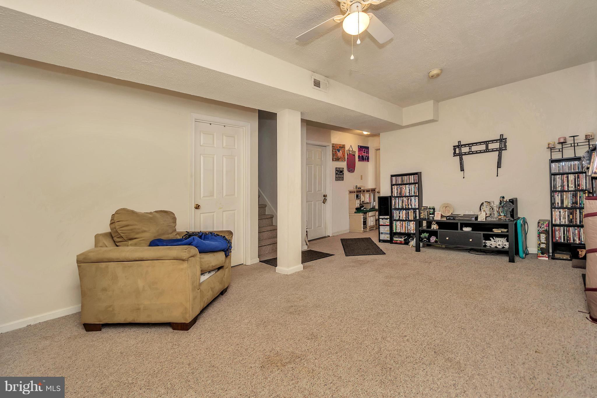 LAKE LAND - Residential