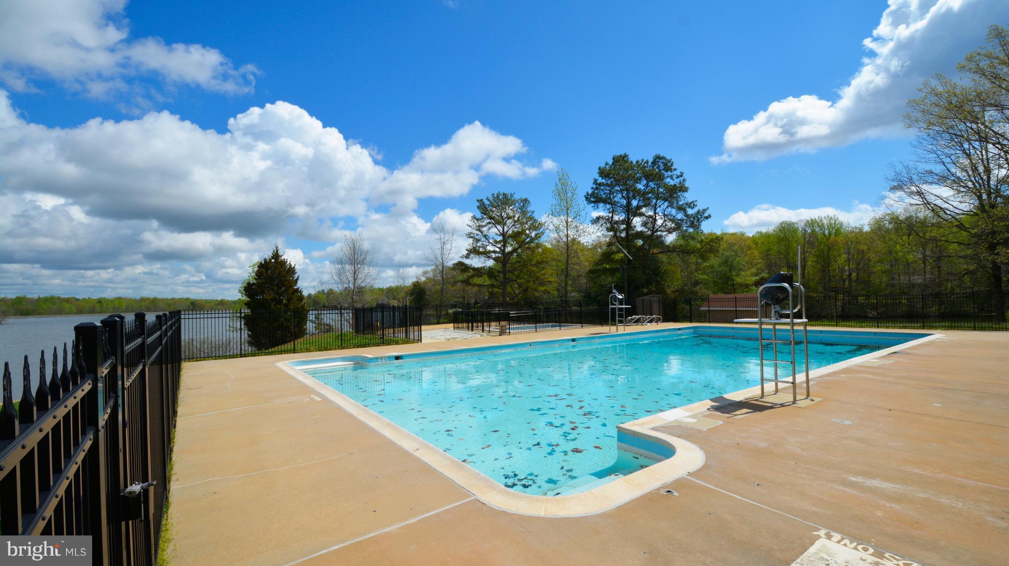 LAKE LAND - Residential