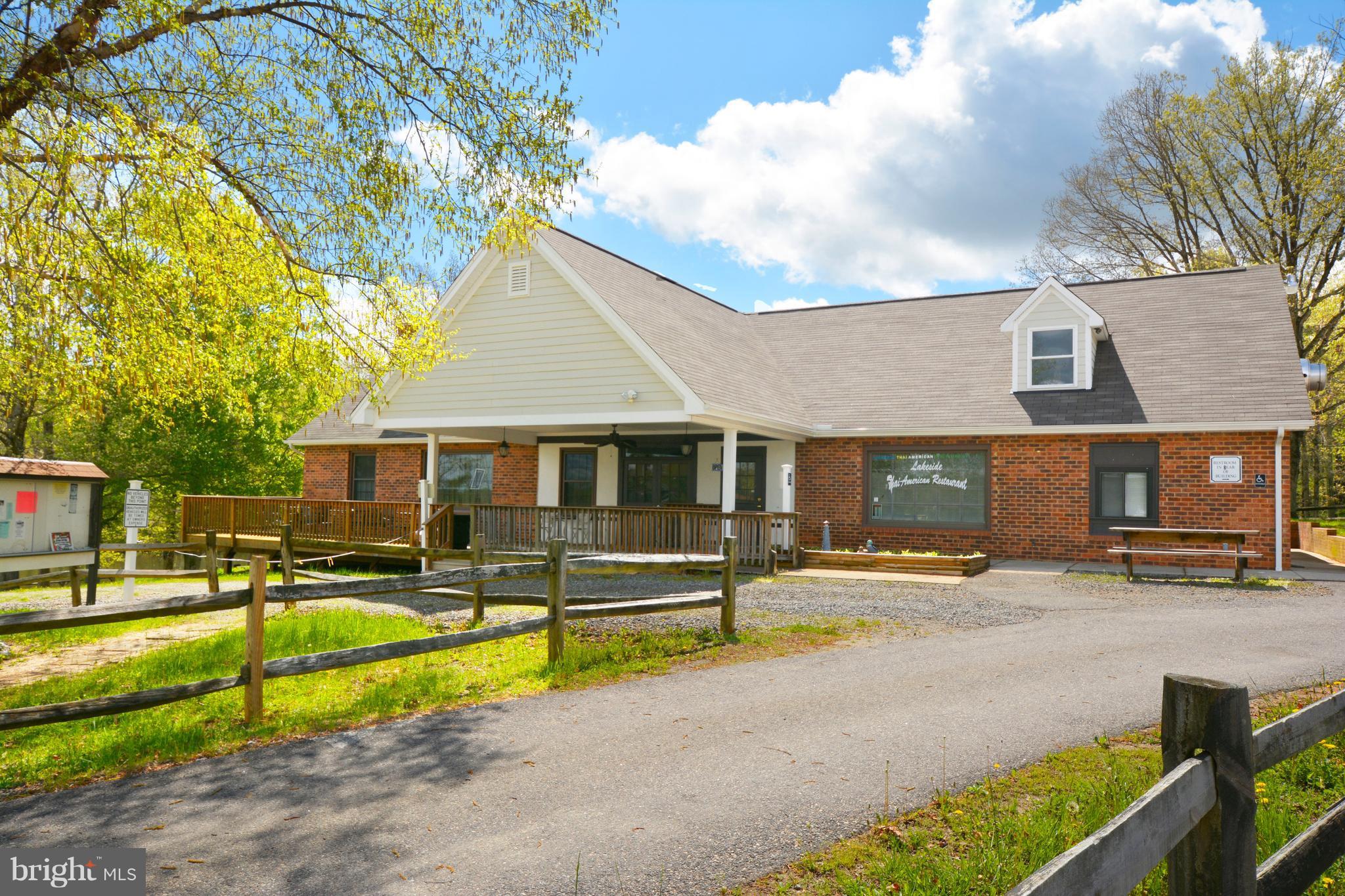 LAKE LAND - Residential