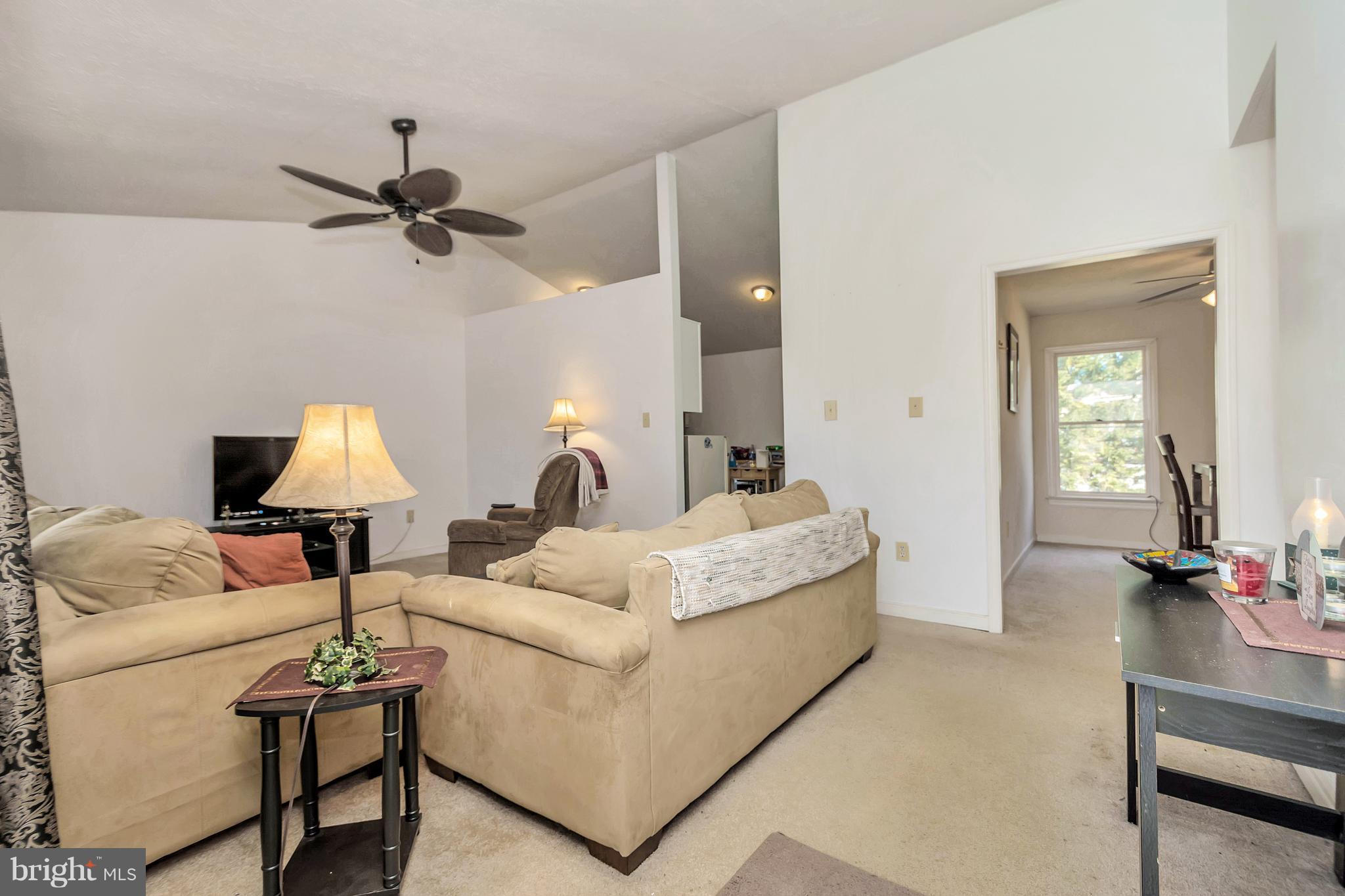 LAKE LAND - Residential