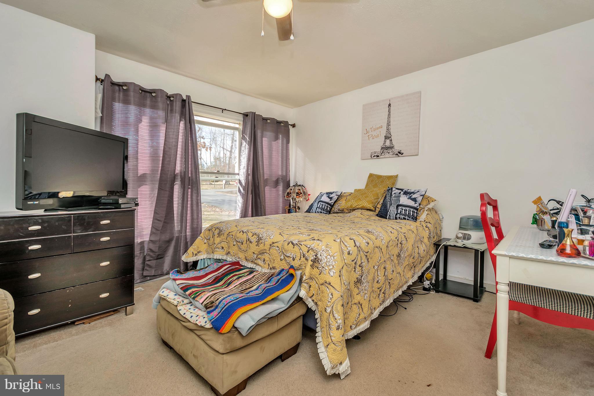 LAKE LAND - Residential