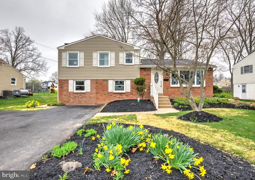 Welcome to 1118 Emerald – A Beautifully Updated Split Bi-Level Home!
This stunning 3-bedroom, 2.5-bathroom home offers more space than meets the eye and has been thoughtfully updated throughout. Step inside to discover brand-new flooring, fresh paint, and modern light fixtures that create a bright and inviting atmosphere. The main level features a welcoming living room with a large bay window that fills the space with natural light and flows seamlessly into the dining area and kitchen. The fully updated kitchen boasts sand-toned cabinetry, upgraded quartz countertops, new appliances, and a spacious island—perfect for cooking, serving, and gathering. Recessed lighting adds a sleek, modern touch.
Upstairs, you’ll find three generously sized bedrooms, including a primary suite with its own beautifully updated bathroom. The primary bath features a walk-in tiled shower, stylish vanity, and new LVT flooring. A fully renovated hall bathroom with a new vanity, toilet, and tub/shower combo serves the additional bedrooms. The lower level offers a bright, sunlit family room highlighted by a charming brick fireplace with a mantel—ideal for relaxing or entertaining. This level also includes a laundry area and a convenient half bathroom. Step outside to enjoy a spacious backyard complete with a covered patio—perfect for outdoor dining, relaxing, or hosting guests. Located in a peaceful, desirable neighborhood with easy access to major routes, this move-in-ready home truly has it all. Don’t miss your opportunity—schedule your showing today!